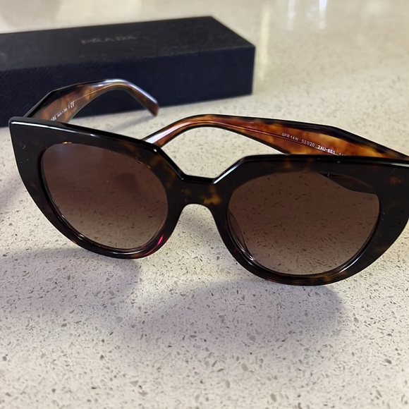 Prada tortoise shell sunglasses - Picture 3 of 5